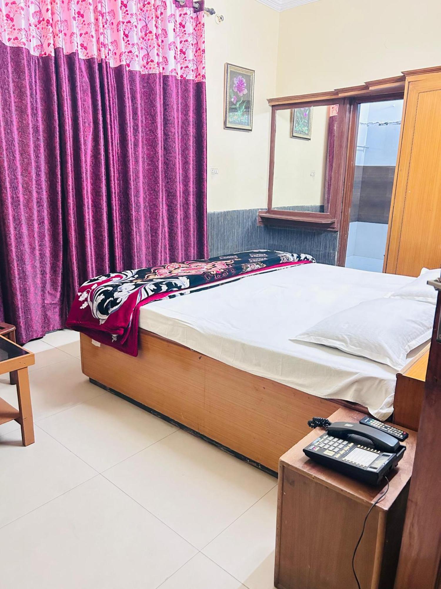 Sunrise Hotel Jalandhar Buitenkant foto