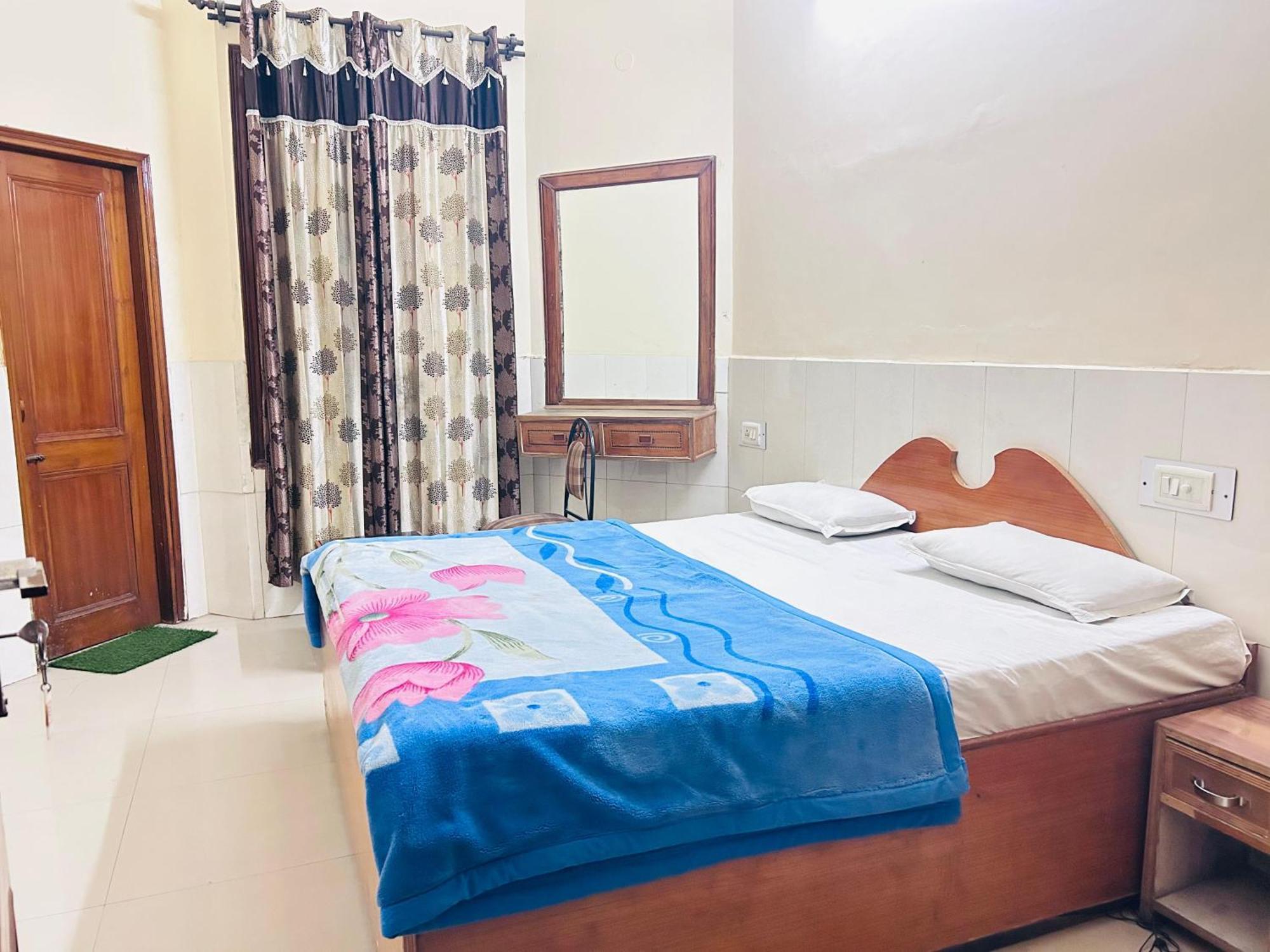 Sunrise Hotel Jalandhar Buitenkant foto